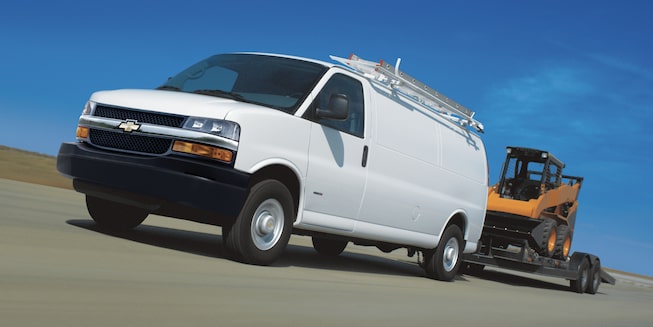 Chevrolet Express 2019, camioneta van, con sensores de reversa, sistema Stabilitrak y frenos ABS en las 4 ruedas